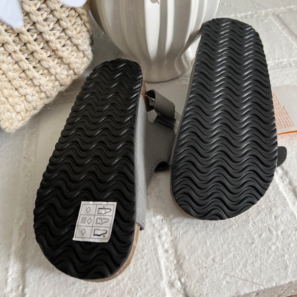 Gray Suede Like Gymboree Unisex Shoes Sandals Size 11 - Picture 4 of 4